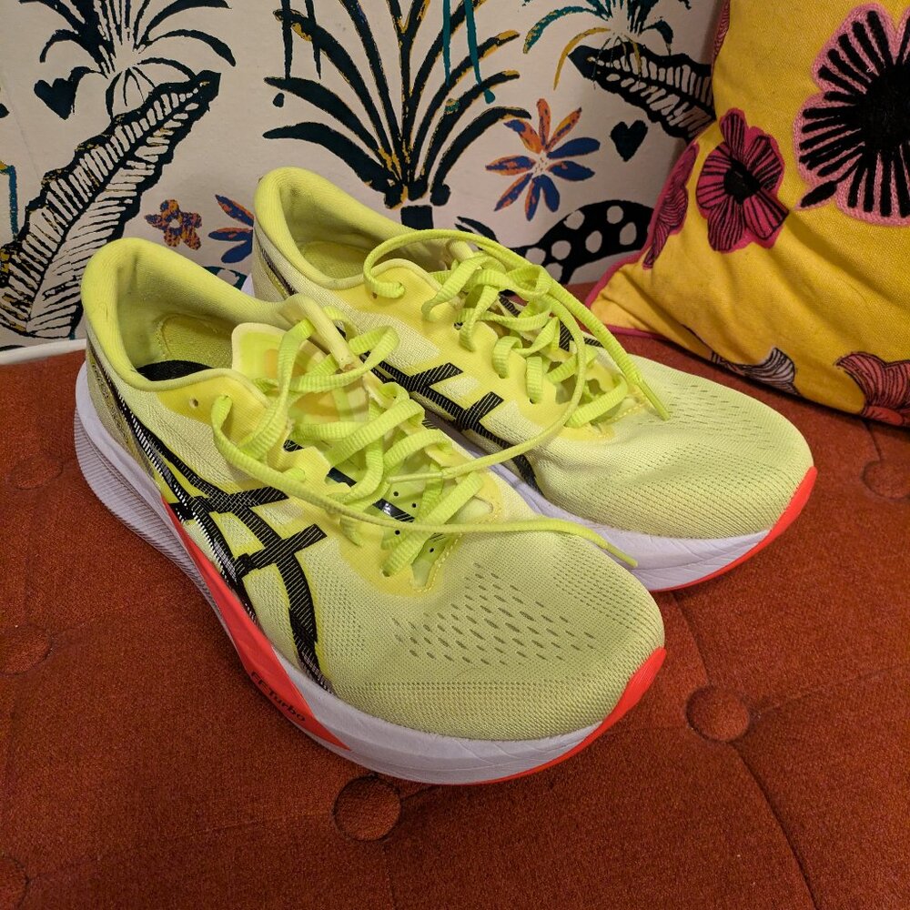 Women's Asics Magic Speed 4, Safety Yellow/Black Size 10